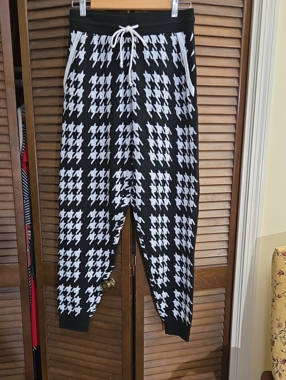 crown & ivy Black and White Houndstooth Jogger Pants LIKE NEW